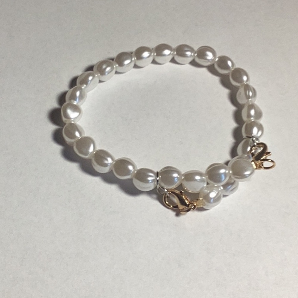 Elegant White Pearl Bracelet